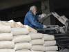 الاقتصاد تسعى لتصدير الإسمنت … مدير عام الإسمنت: أسعار المبيع أرخص من دول الجوار ومصيبتنا التهريب