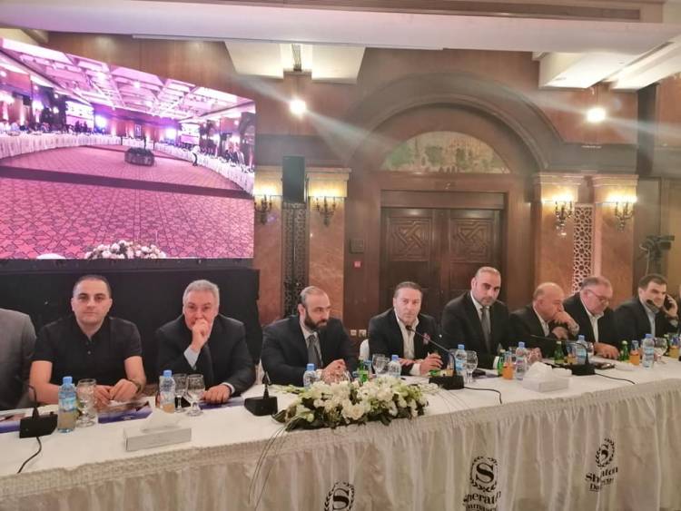 الدولار يبدأ بالتراجع ورجال الأعمال مستعدين لضخ مبالغ تصل لـ500 مليون دولار