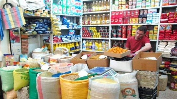 تجار سوق الهال : ارتفاع بغالبية الأسعار والبقوليات تصعد 40% والاندومي وحدها تنخفض