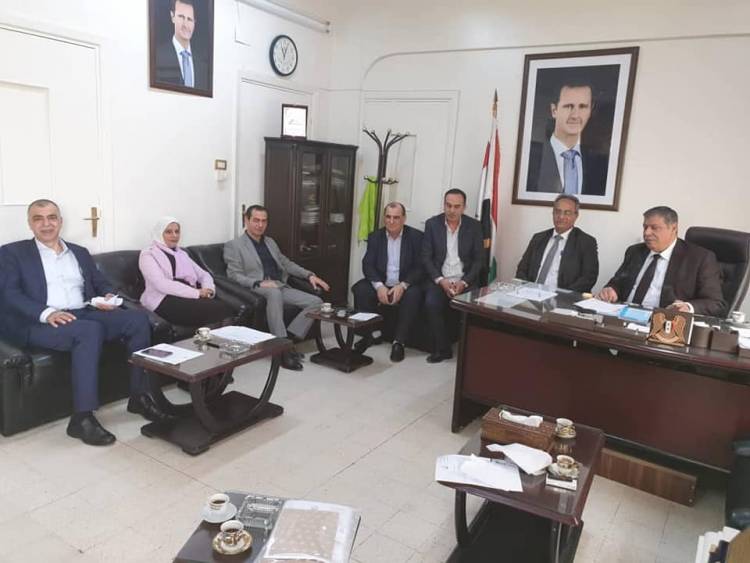 لجنة دعم العملية الإنتاجية بريف دمشق توصي باعتبار دمشق وريفها مركزاً واحداً واستثنائهما من قرار التنقل بين المحافظات