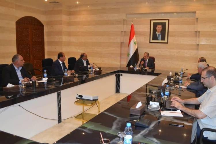 أول اجتماع لرئيس الحكومة الجديد يقر إجراءات لضبط الأسواق وتأمين المنتجات الوطنية بأسعار مقبولة للمواطن