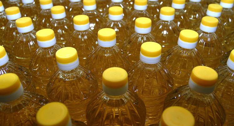 التموين: زيت دوار الشمس المقنن سيتوفر خلال أسبوعين في الصالات