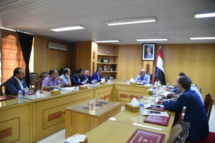 بعد لقائه عدد من صناعيي المواد الغذائية ..وزير التموين يصدر تعميماً لتوخي الدقة بتنظيم المخالفات